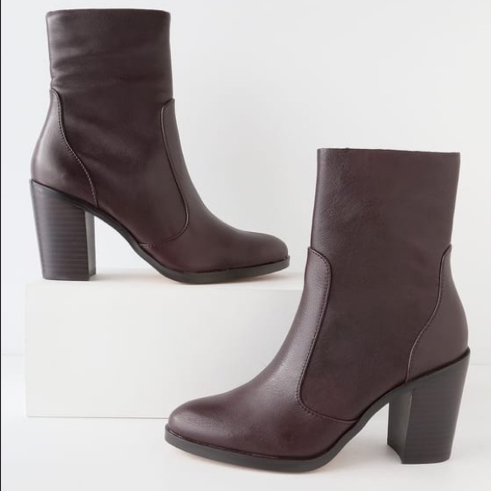 SPLENDID Roselyn Stacked Heel Sock Boot. - Picture 3 of 7
